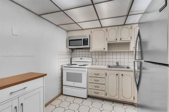 $196,500 | 13155 Ixora Court, Unit 804, North Miami, FL 33181