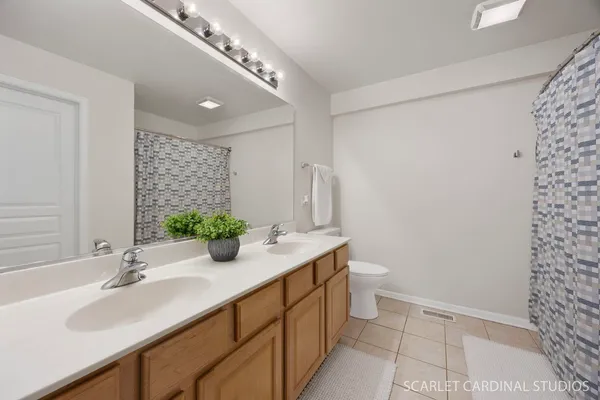 $420,000 | 2826 Peachtree Circle, Aurora, IL 60502