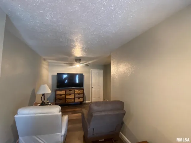 $180,000 | 406 Oak Street, Kincaid, IL 62540