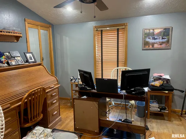 $180,000 | 406 Oak Street, Kincaid, IL 62540