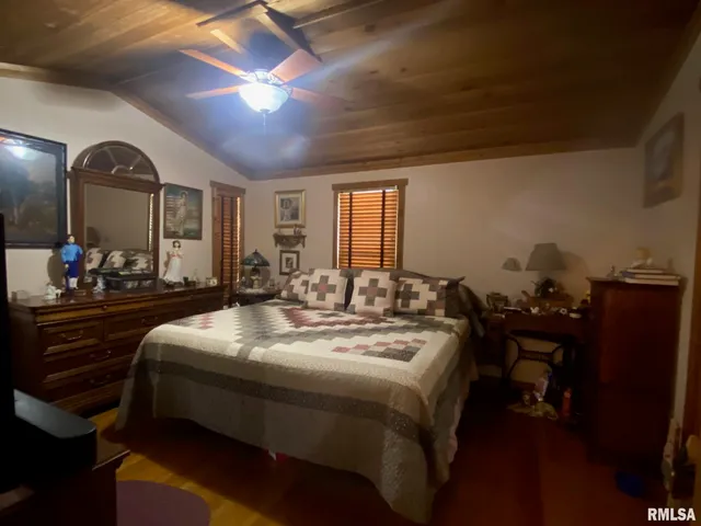 $180,000 | 406 Oak Street, Kincaid, IL 62540