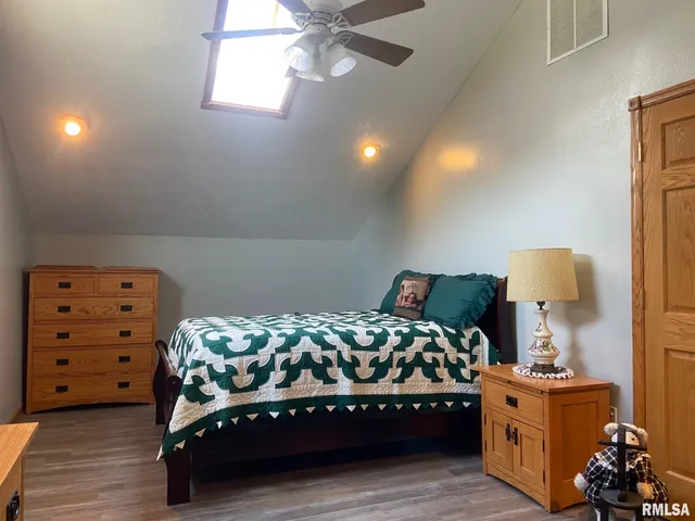 $180,000 | 406 Oak Street, Kincaid, IL 62540