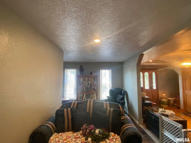 $180,000 | 406 Oak Street, Kincaid, IL 62540