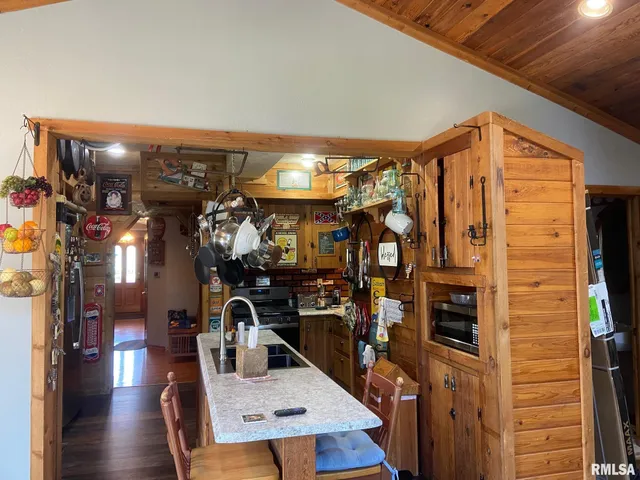 $180,000 | 406 Oak Street, Kincaid, IL 62540