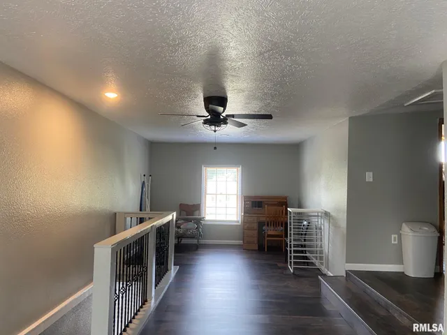 $180,000 | 406 Oak Street, Kincaid, IL 62540