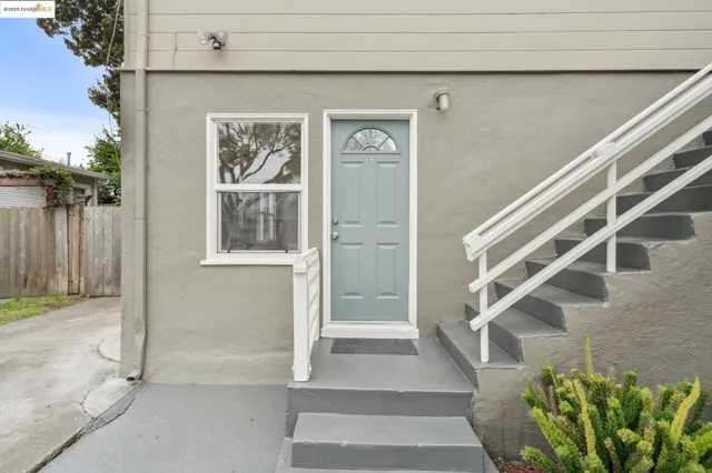 a view of entryway with a front door