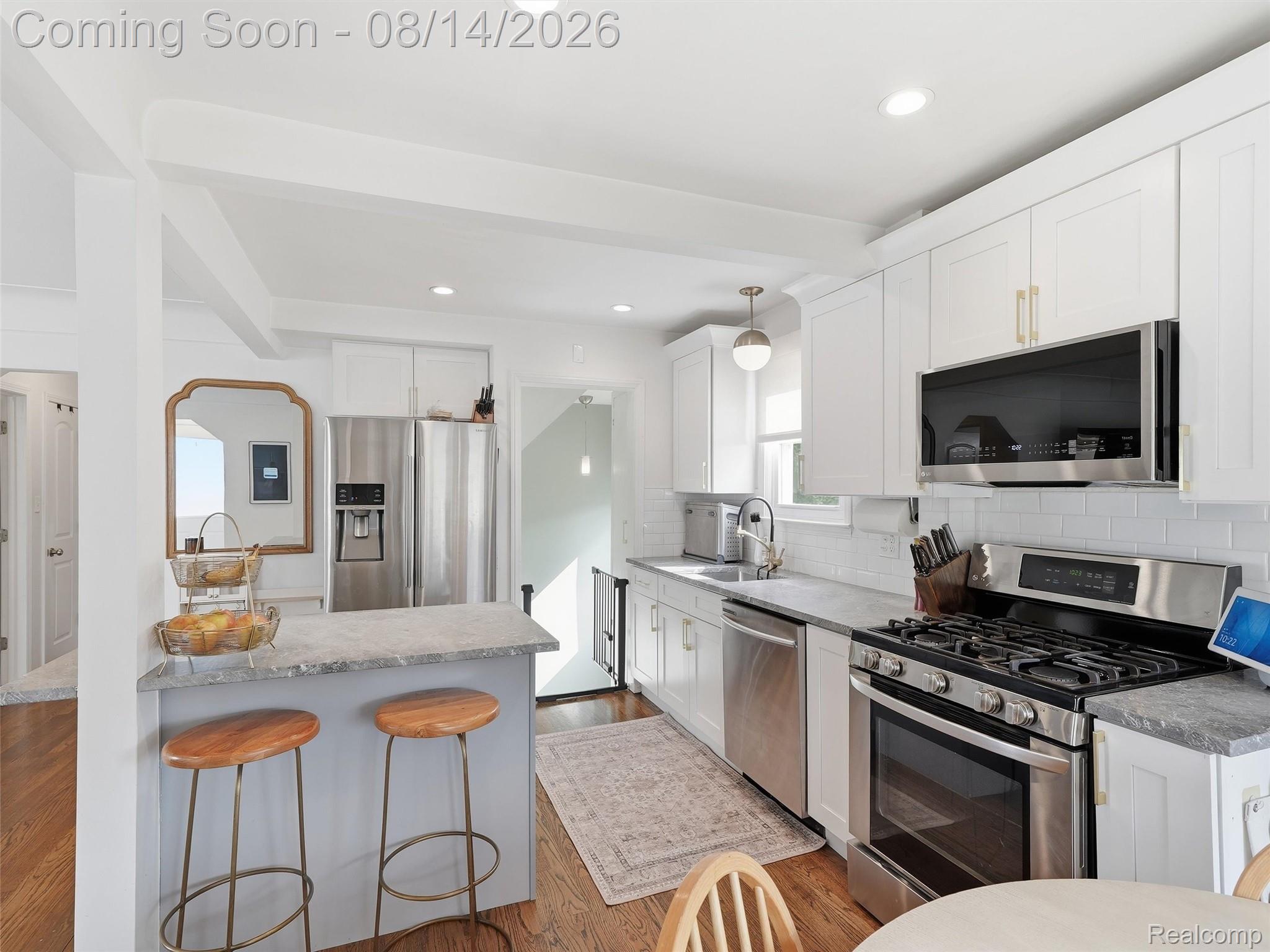 2056 Cambridge Road Berkley, MI 48072 - Photo 6 of 25 21-DSC01548.jpg