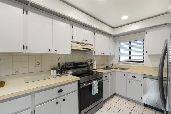 $3,600 | 2155 Galleon Drive, Unit 4, Vero Beach, FL 32963