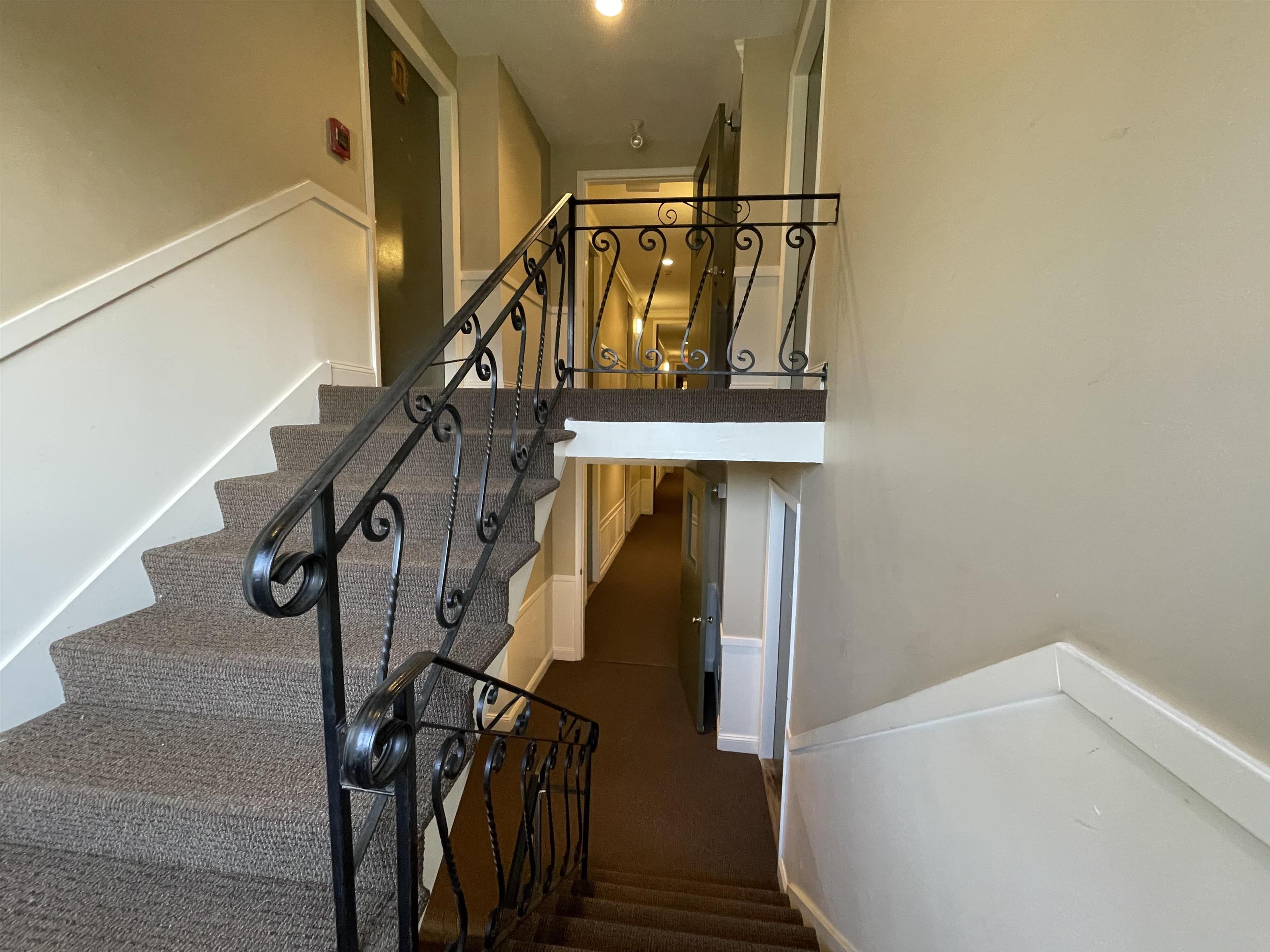 124 Mammoth Road, Unit 21 Hooksett, NH 03106 - Photo 13 of 30