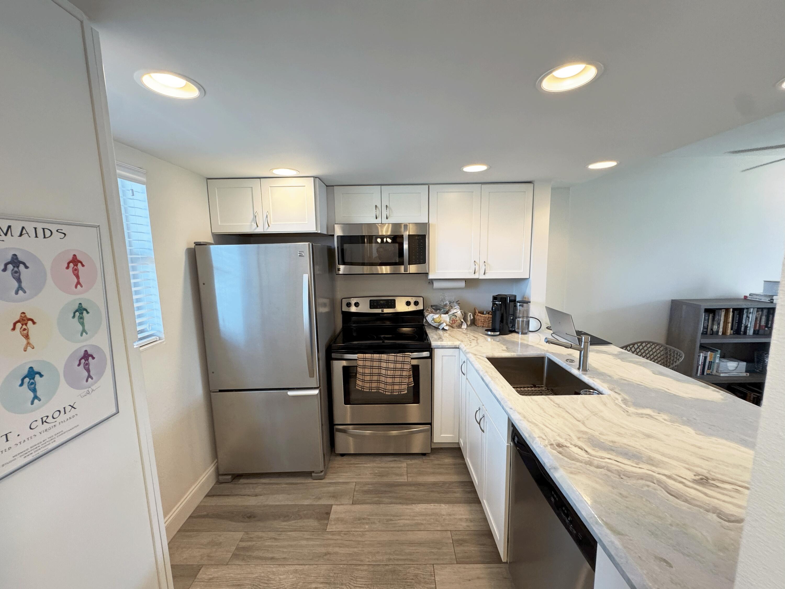 2929 South Ocean Boulevard, Unit 413 Boca Raton, FL 33432 - Photo 3 of 18 Kitchen