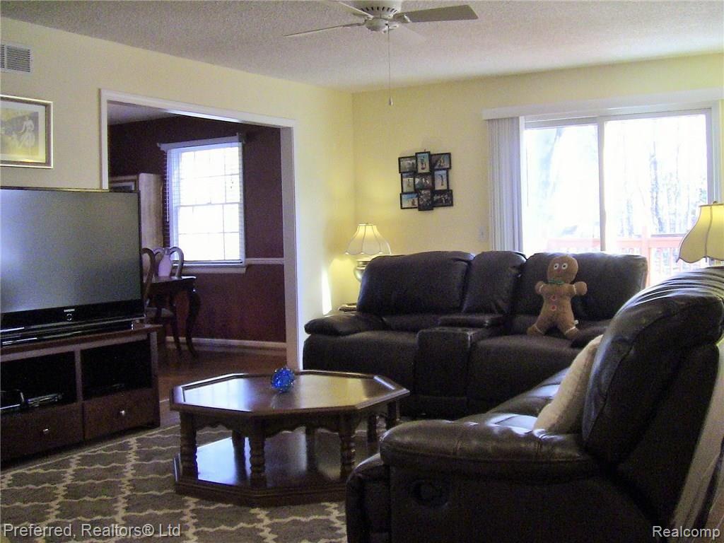409 Buckingham Road Canton, MI 48188 - Photo 12 of 42 14-IMG_4637.JPG