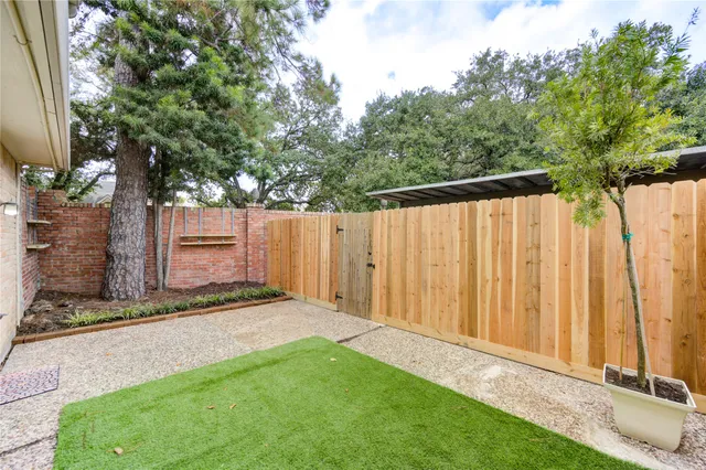 a view of a backyard with garden