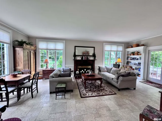 $384,500 | 404 South Edwards Street, Macomb, IL 61455