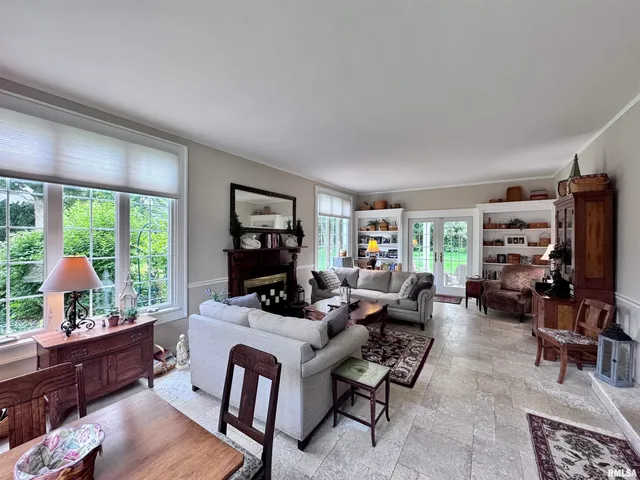 $384,500 | 404 South Edwards Street, Macomb, IL 61455