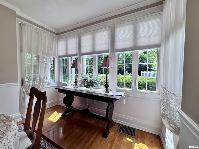 $384,500 | 404 South Edwards Street, Macomb, IL 61455