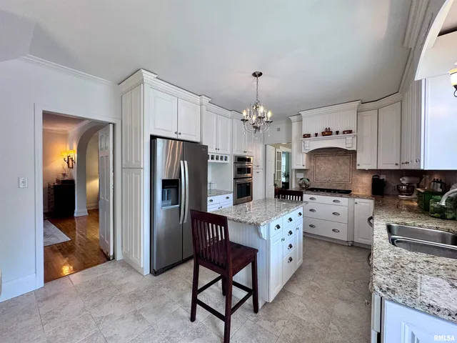 $384,500 | 404 South Edwards Street, Macomb, IL 61455