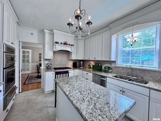 $384,500 | 404 South Edwards Street, Macomb, IL 61455