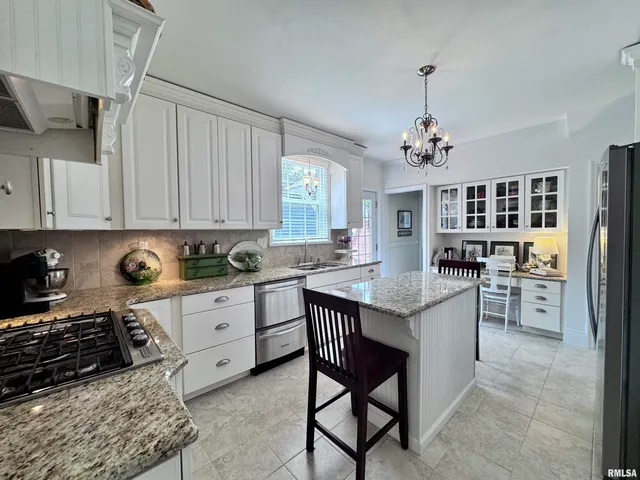 $384,500 | 404 South Edwards Street, Macomb, IL 61455