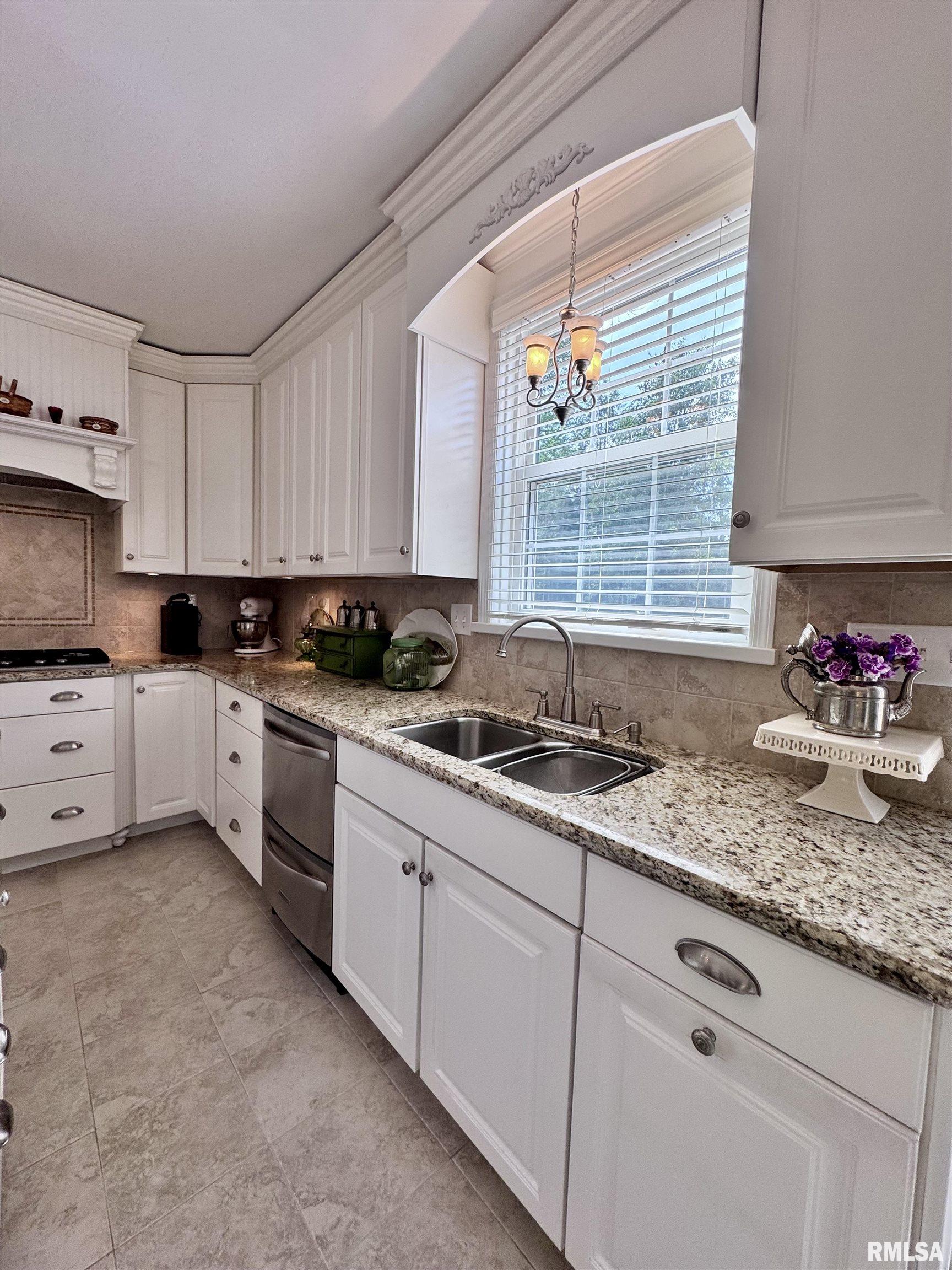 404 South Edwards Street Macomb, IL 61455 - Photo 26 of 58