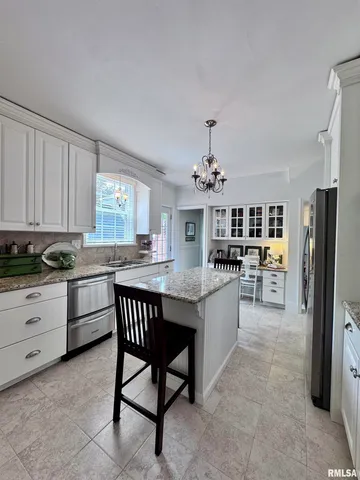 $384,500 | 404 South Edwards Street, Macomb, IL 61455