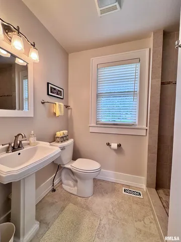 $384,500 | 404 South Edwards Street, Macomb, IL 61455