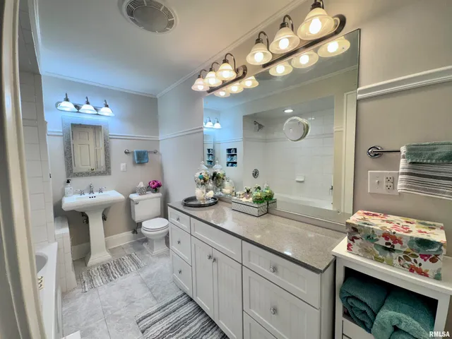 $384,500 | 404 South Edwards Street, Macomb, IL 61455