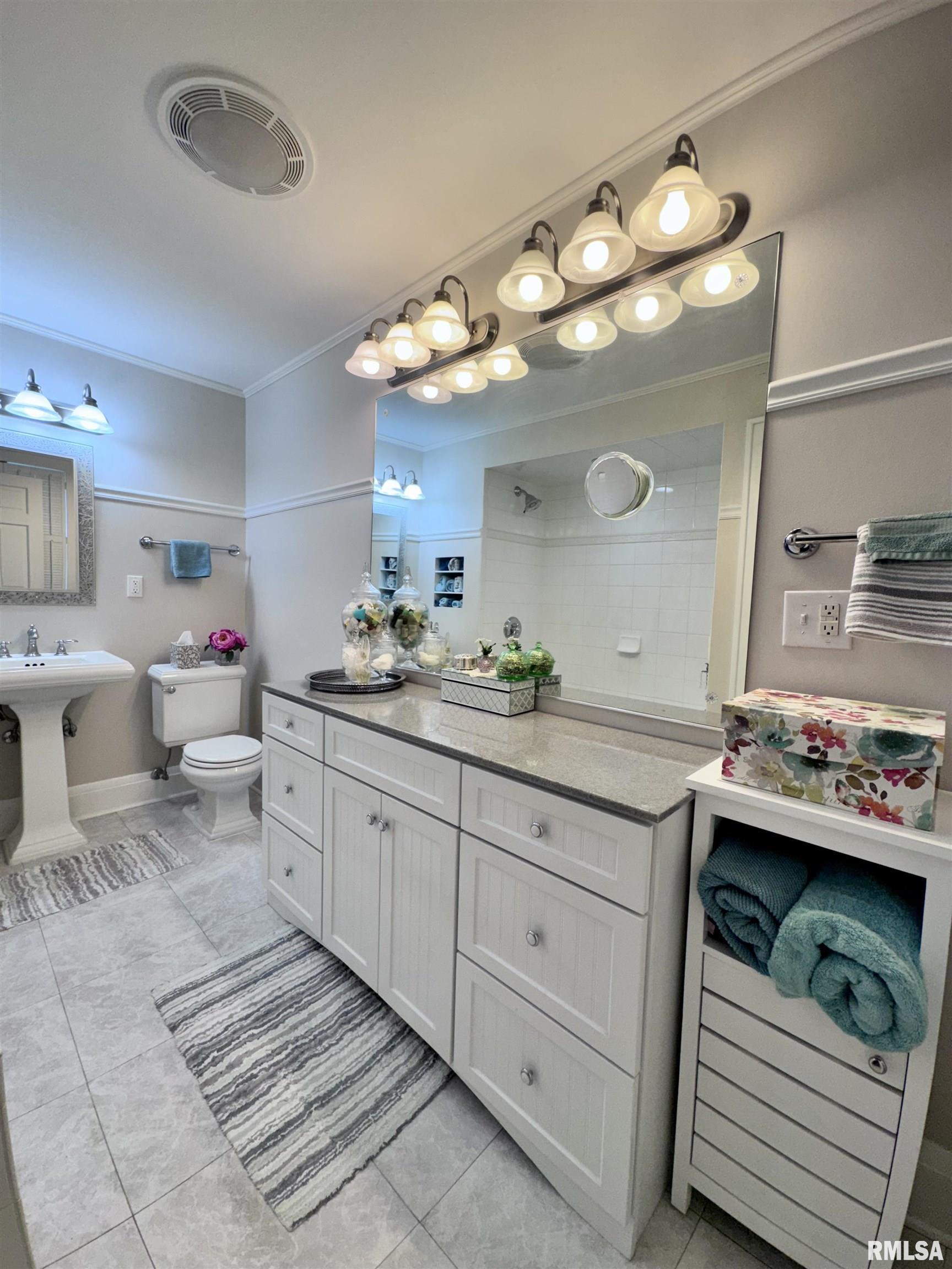 404 South Edwards Street Macomb, IL 61455 - Photo 37 of 58