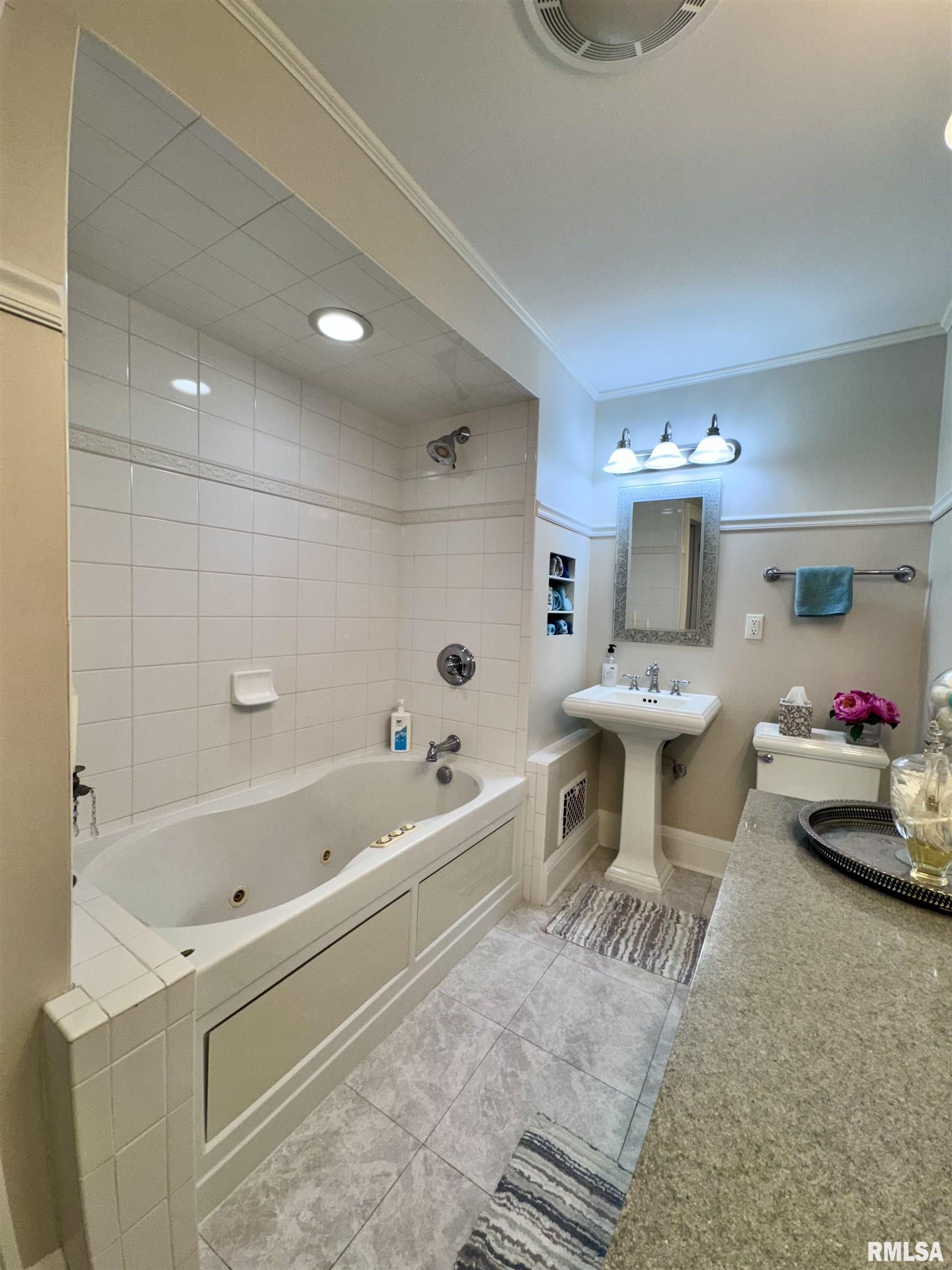 404 South Edwards Street Macomb, IL 61455 - Photo 38 of 58