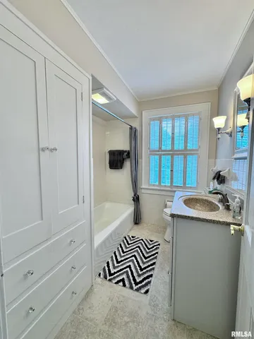 $384,500 | 404 South Edwards Street, Macomb, IL 61455