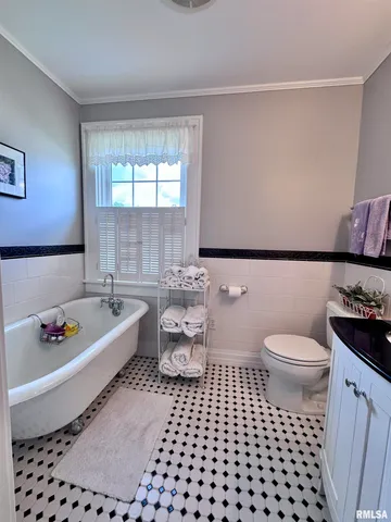 $384,500 | 404 South Edwards Street, Macomb, IL 61455