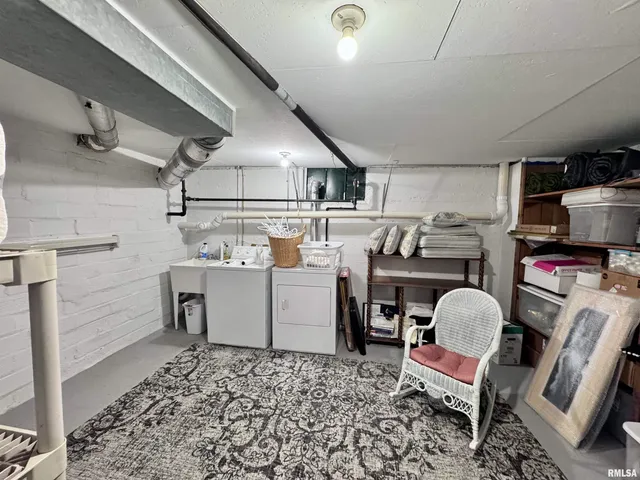 $384,500 | 404 South Edwards Street, Macomb, IL 61455