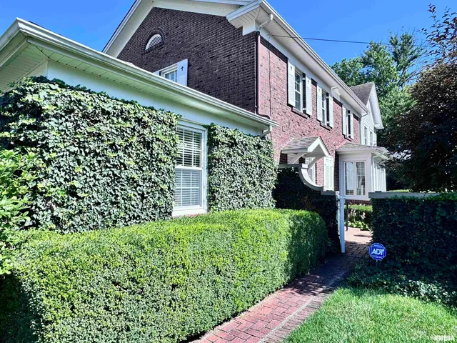 $384,500 | 404 South Edwards Street, Macomb, IL 61455