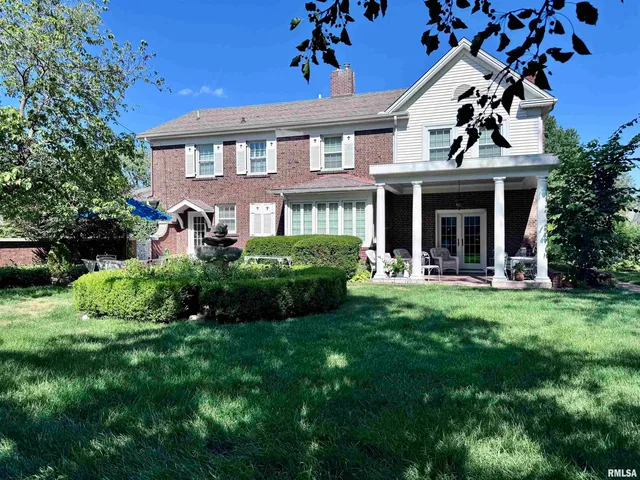 $384,500 | 404 South Edwards Street, Macomb, IL 61455