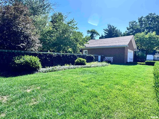 $384,500 | 404 South Edwards Street, Macomb, IL 61455