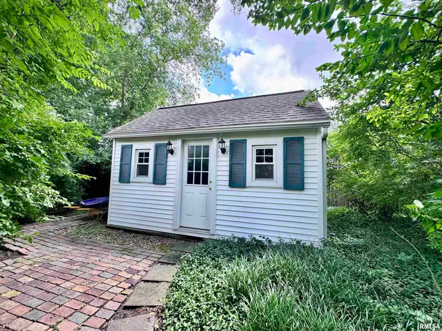 $384,500 | 404 South Edwards Street, Macomb, IL 61455