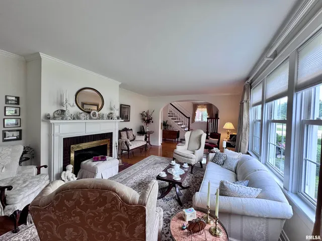 $384,500 | 404 South Edwards Street, Macomb, IL 61455