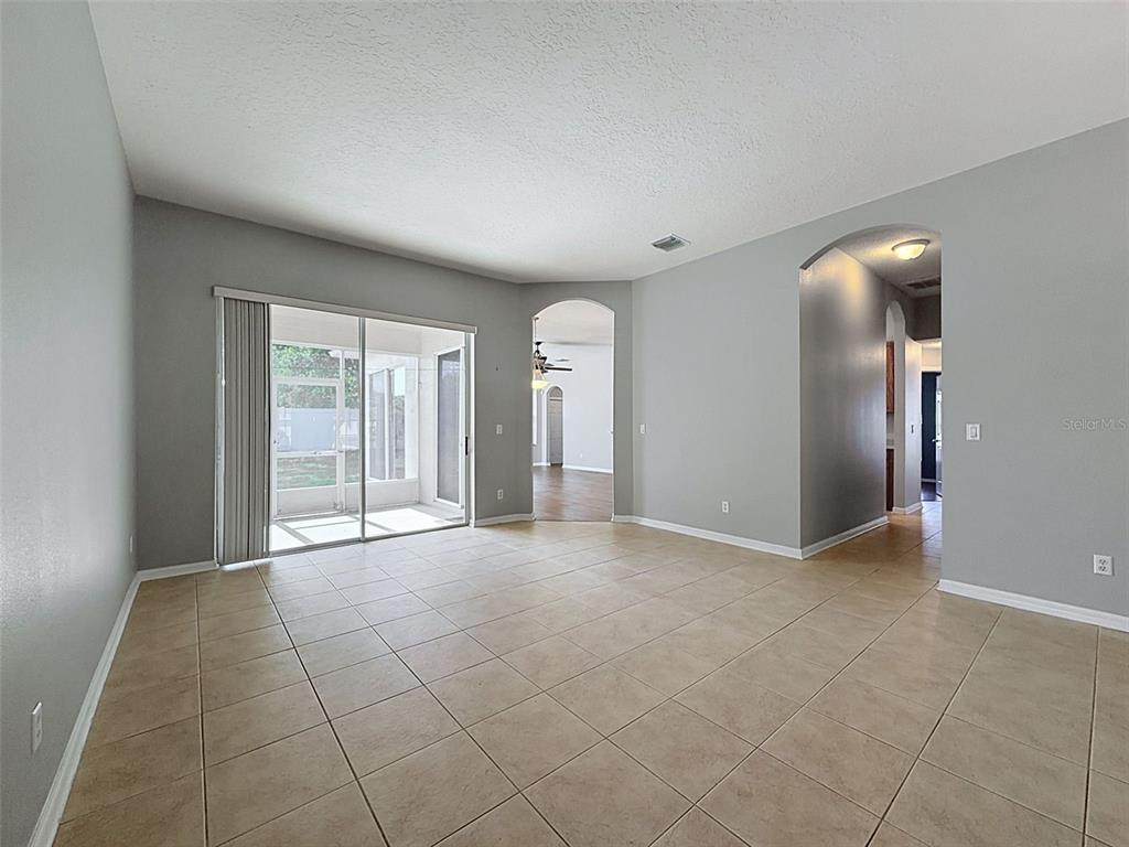 2021 Rutherford Drive Dover, FL 33527 - Photo 10 of 54
