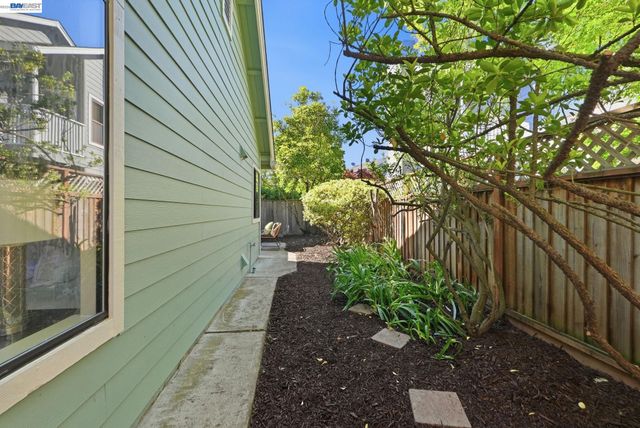 $1,350,000 | 29 Captains Drive, Alameda, CA 94502