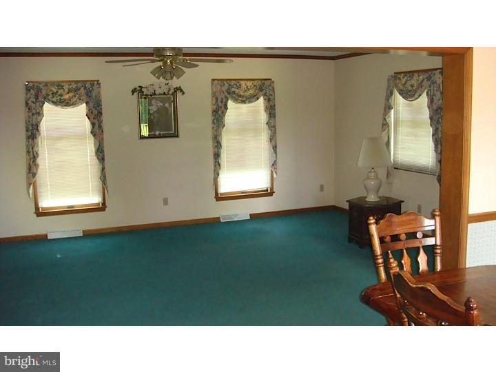 632 Roadstown Road Bridgeton, NJ 08302 - Photo 3 of 25 Living Room