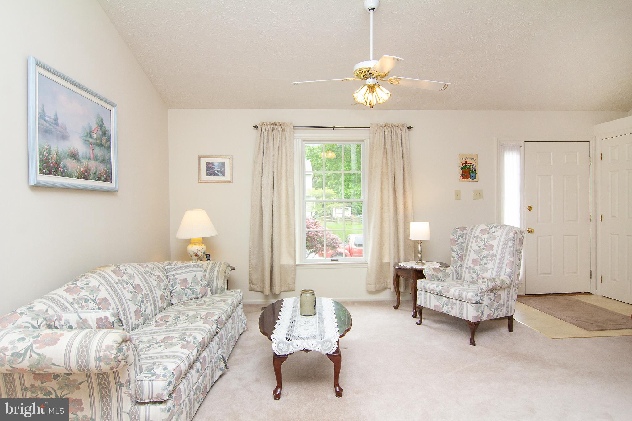6683 Slacks Road Eldersburg, MD 21784 - Photo 4 of 37 Large living room