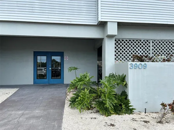 $1,495 | 3909 East Bay Drive, Unit 4, Bradenton Beach, FL 34217