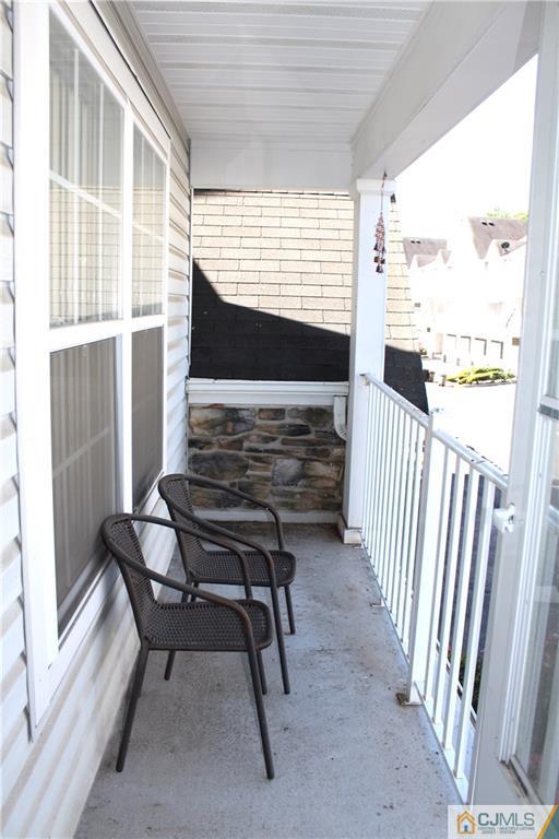 98 Prestwick Way Edison, NJ 08820 - Photo 16 of 16 a view of a room with wooden floor and a window