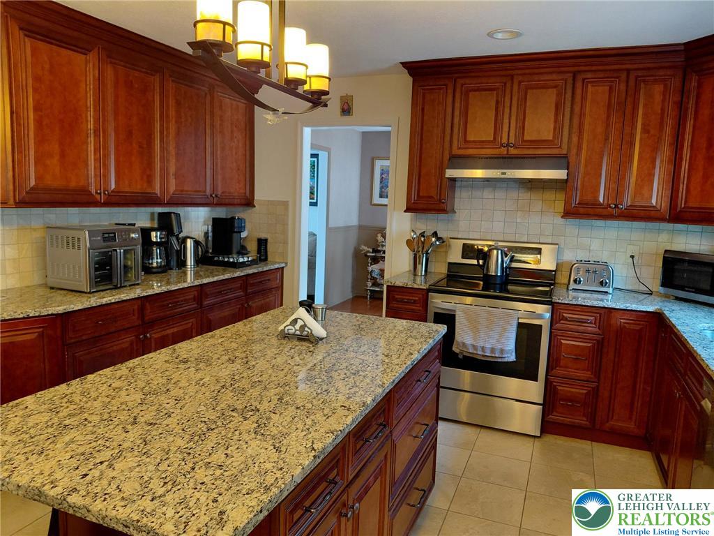 2802 Windy Hill Road Allentown, PA 18103 - Photo 14 of 58 Kitchen