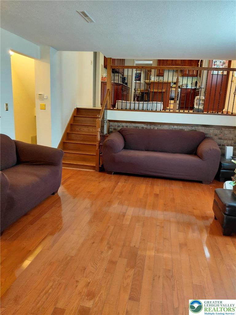 2802 Windy Hill Road Allentown, PA 18103 - Photo 15 of 58 Family Room