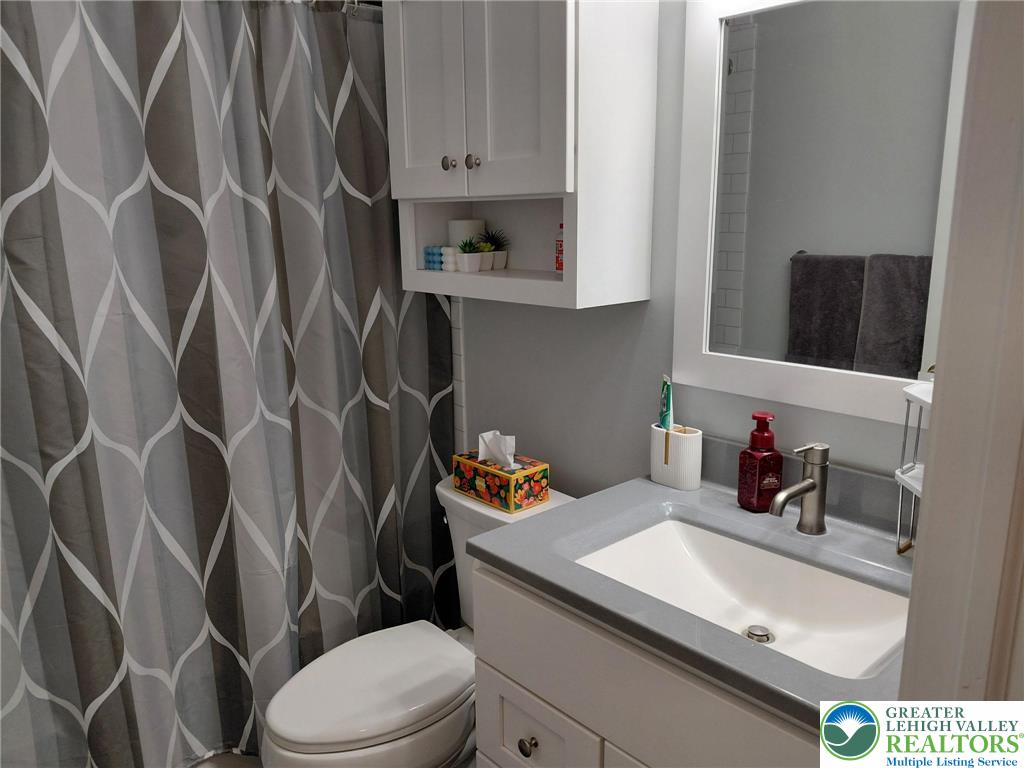 2802 Windy Hill Road Allentown, PA 18103 - Photo 35 of 58 2nd Floor Full Bathroom