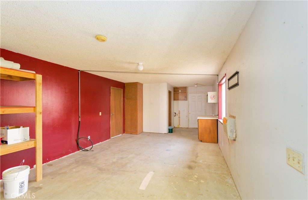 5501 Colorado River Road Blythe, CA 92225 - Photo 39 of 45 a bedroom with a bed and a cabinets