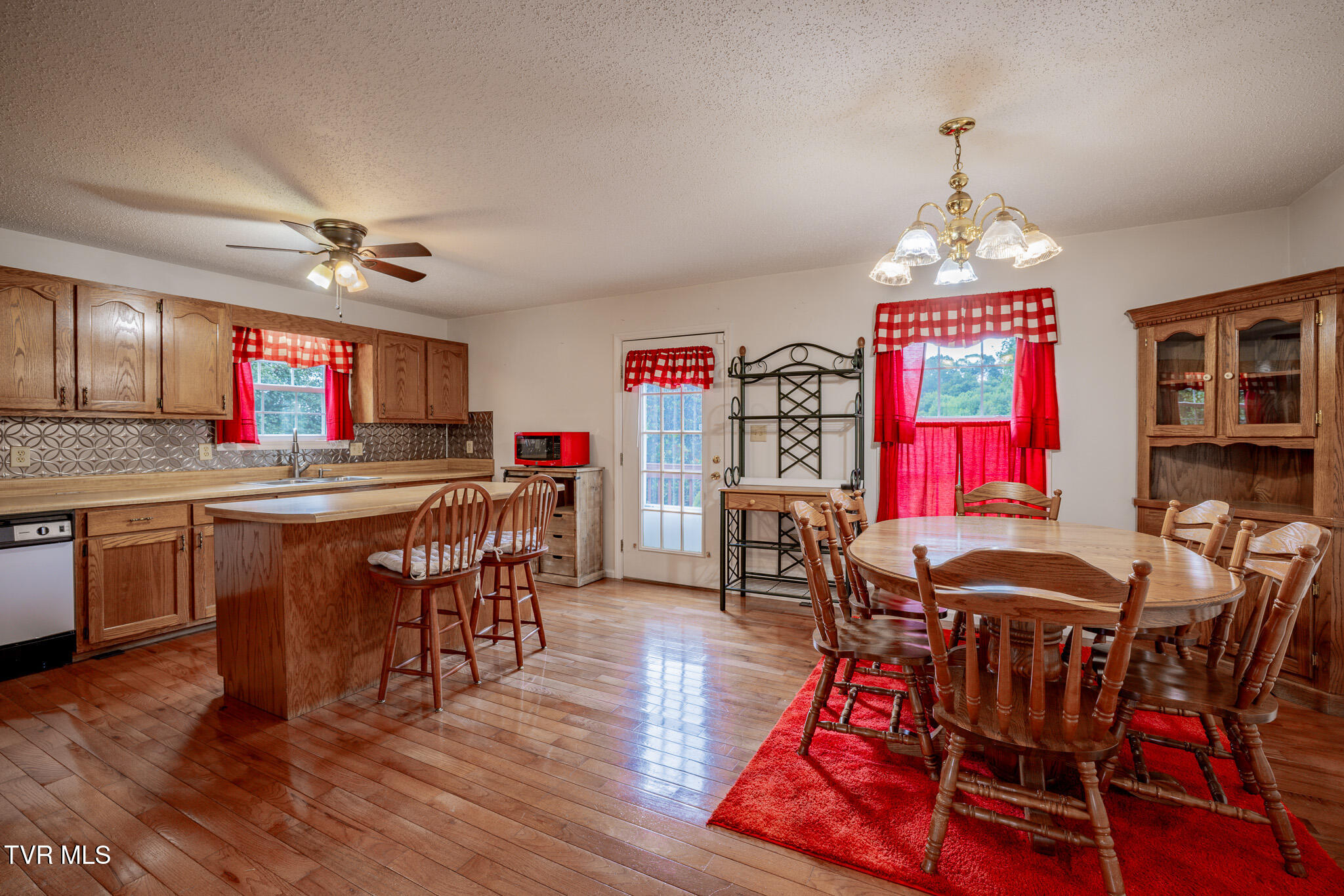 1520 Ripley Island Road Afton, TN 37616 - Photo 7 of 34 1R9A9836-HDR