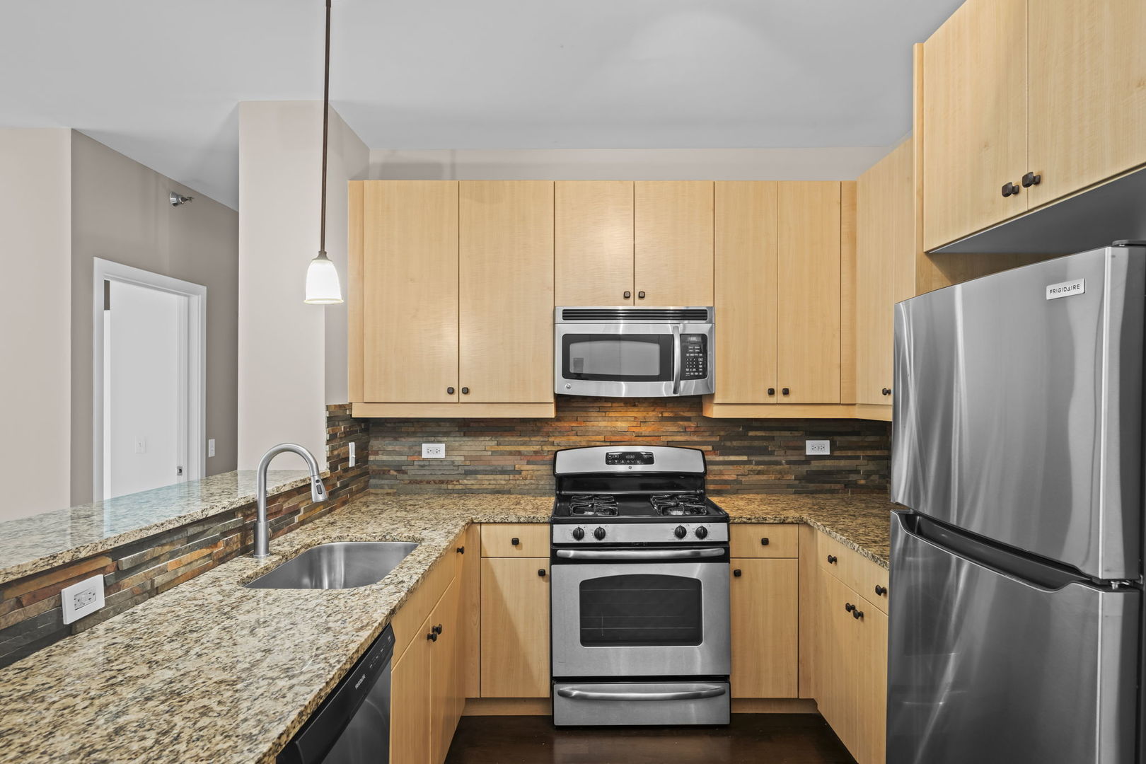123 South Green Street, Unit 604B Chicago, IL 60607 - Photo 7 of 22 Gallery Image 7