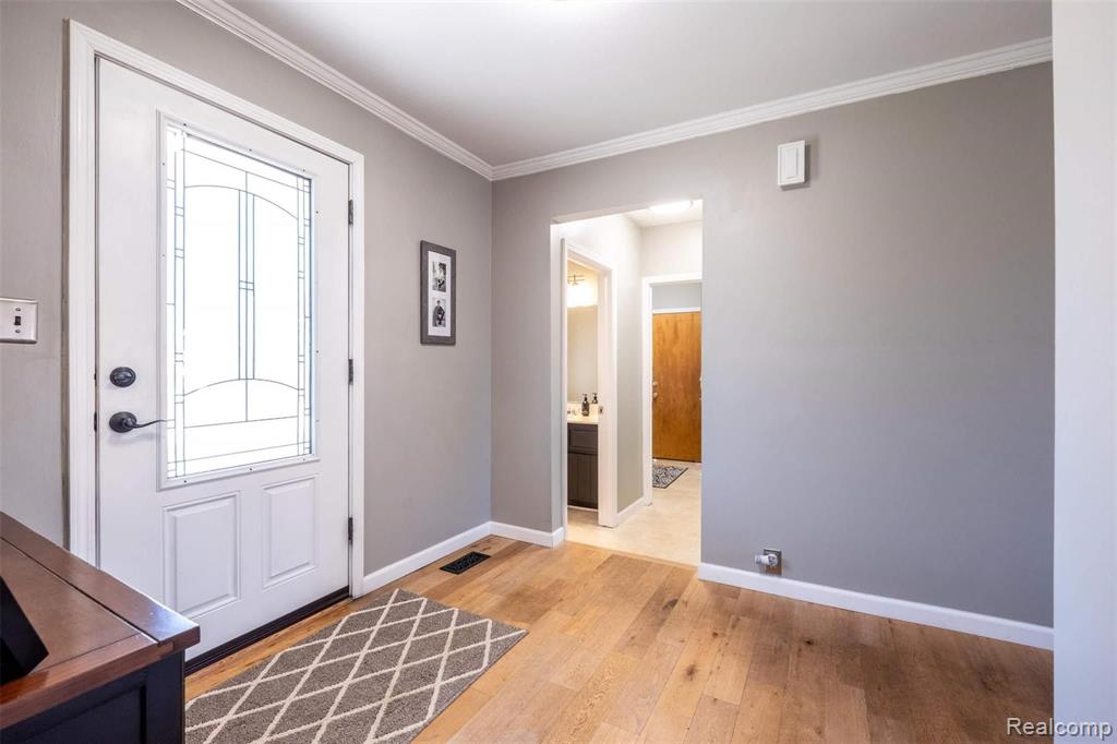 695 Lake Forest Road Rochester Hills, MI 48309 - Photo 22 of 47