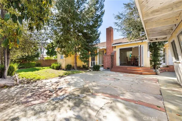 $900,000 | 2334 Iroquois Avenue, Long Beach, CA 90815